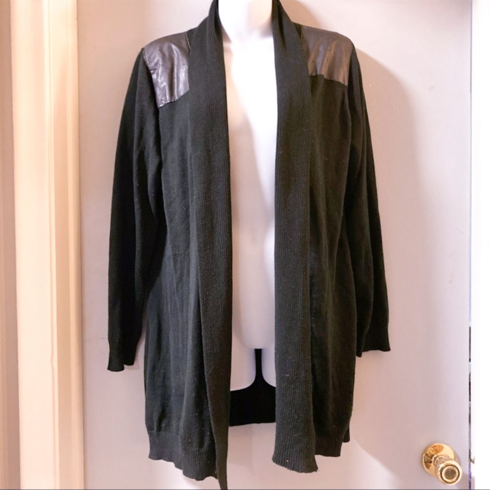 Avenue Faux Leather Shoulder Black Knit Cardigan Size 18/20 - Picture 1 of 6
